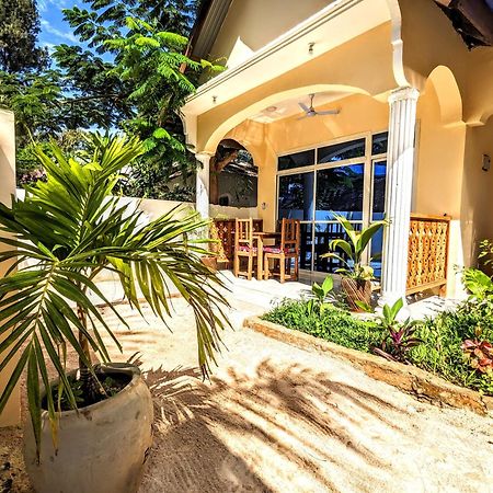 Hotel Mkadi Beach House Nungwi Esterno foto