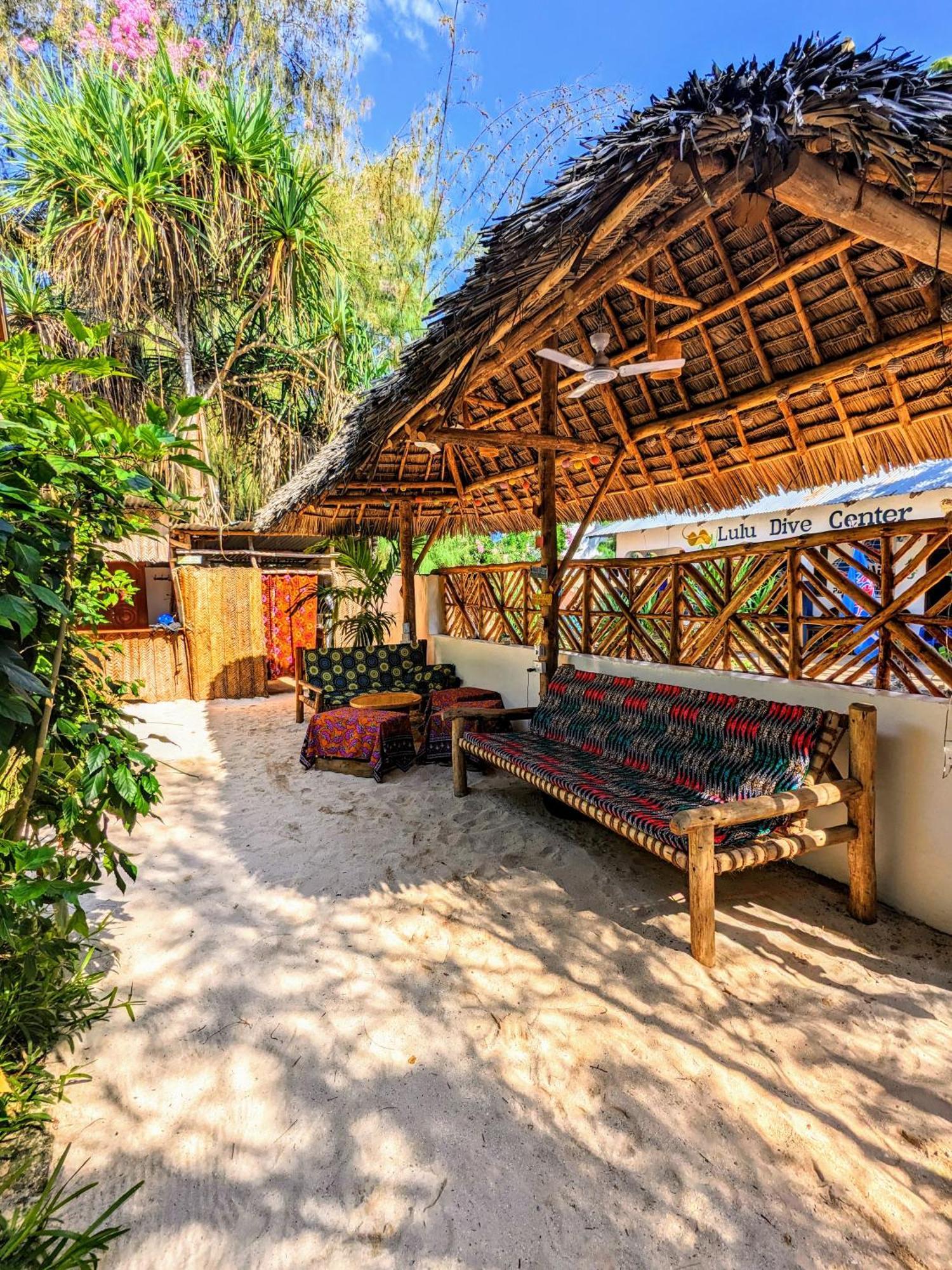 Hotel Mkadi Beach House Nungwi Esterno foto