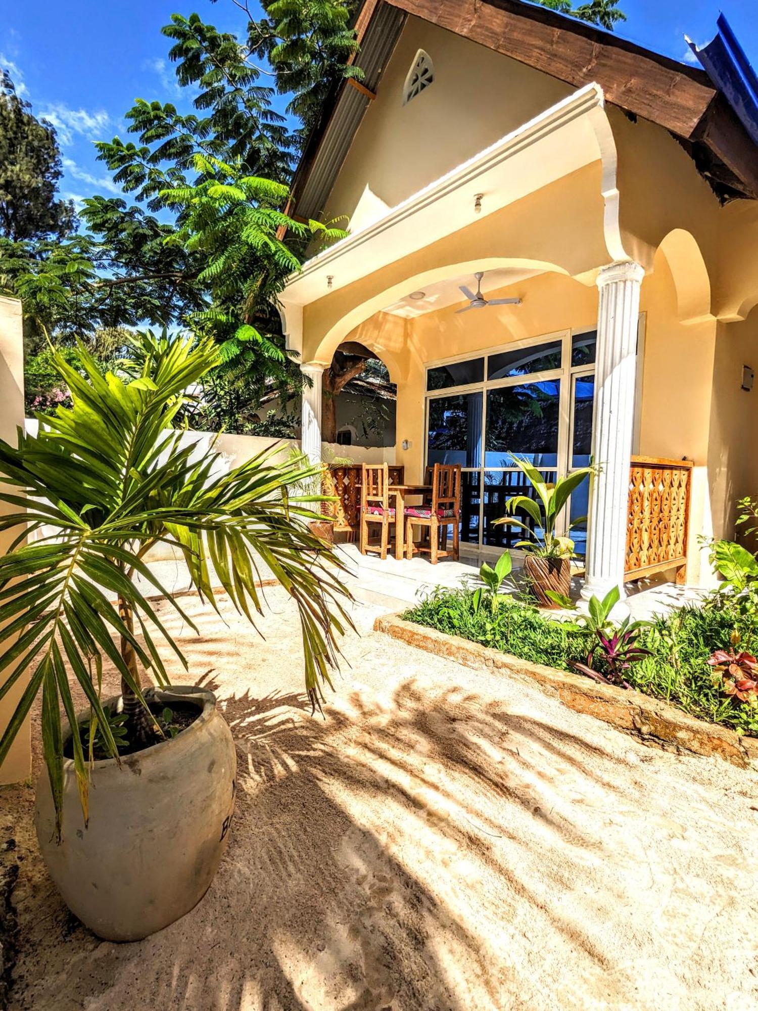 Hotel Mkadi Beach House Nungwi Esterno foto