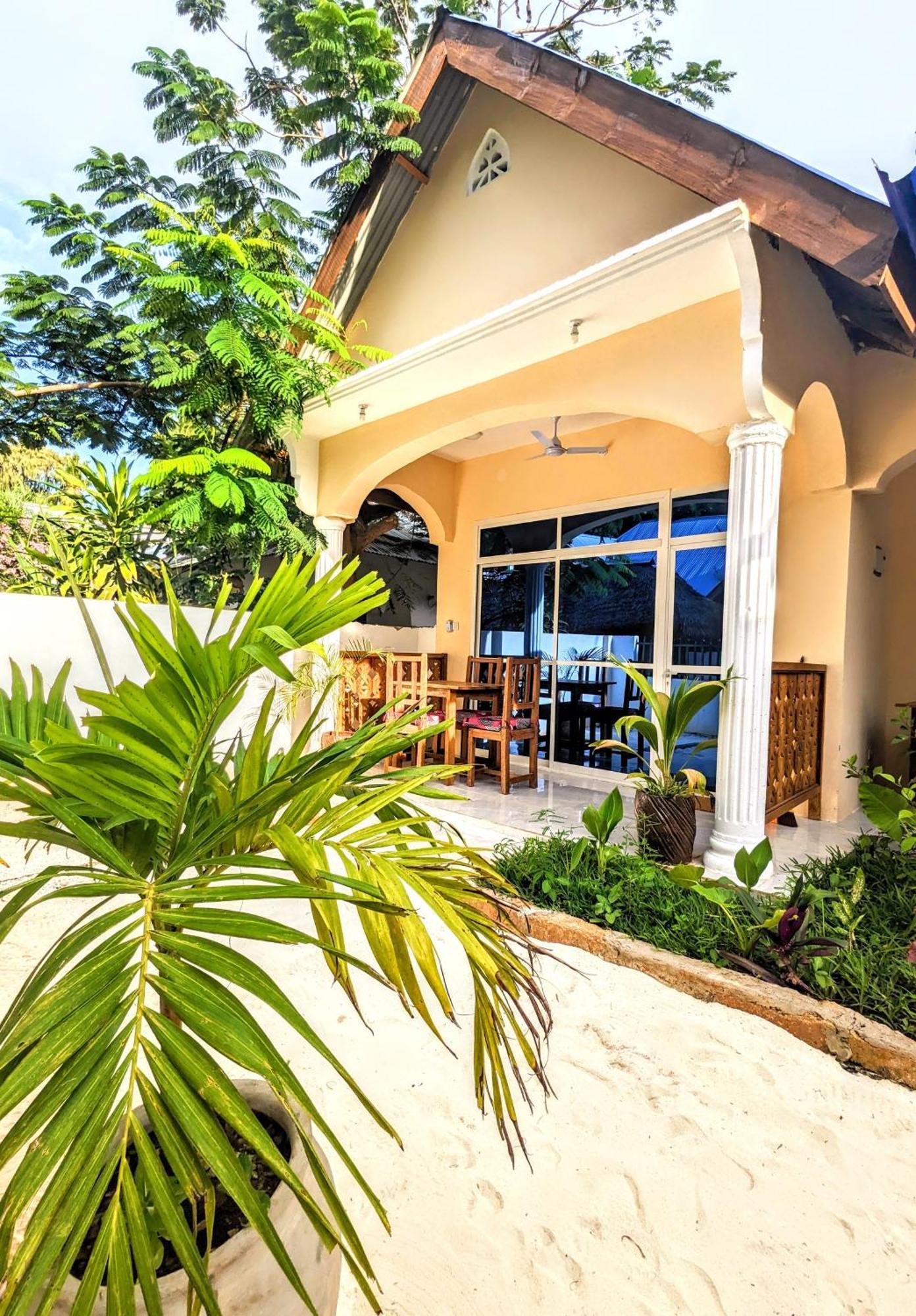 Hotel Mkadi Beach House Nungwi Esterno foto